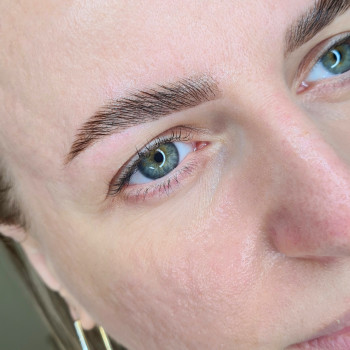 Ламінування брівок