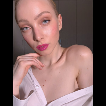 Коктейльний макіяж з акцентом на губи