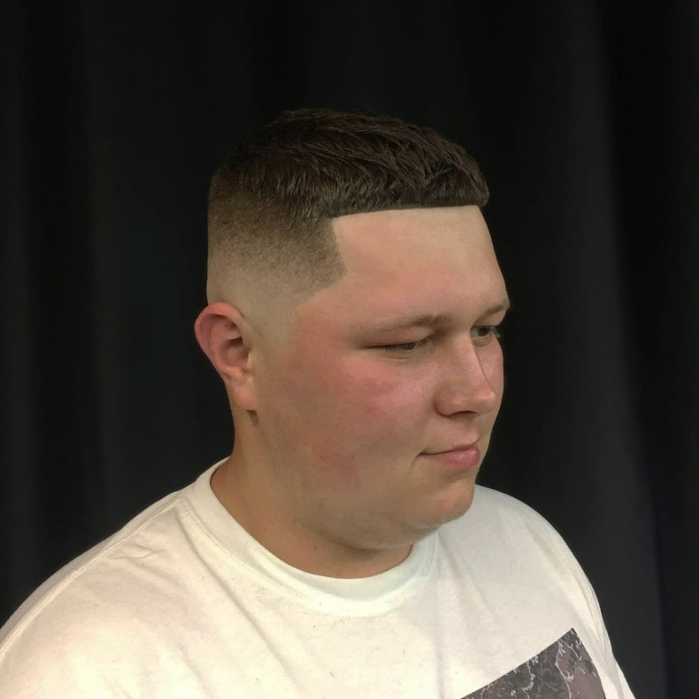 Чоловіча стрижка кроп на коротке волосся, фото - Барбершоп Barber boss in Che
