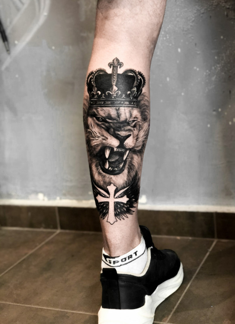 Мужские реализм корона, фото - Тату салон Tesla Tattoo