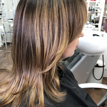 Женская стрижка шатуш коричневый цвет волос, фото - Салон красоты Ile De Beaute