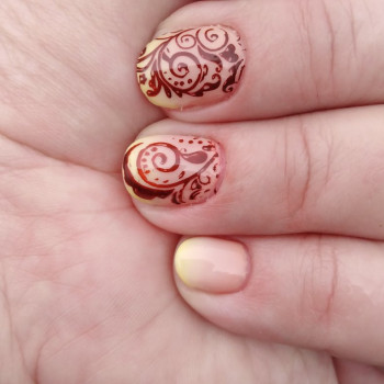 Укрепление и покрытие ногтей
                    Мастер маникюра Светлана Киев