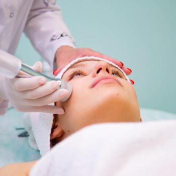 Электропорация (внедрение сыворотки)лица