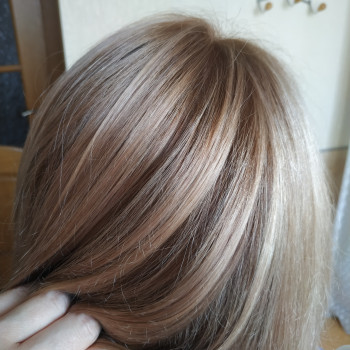 Окрашивание волос
                    Парикмахер Алена Днепр