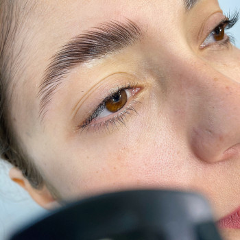 Ламинирование бровей.