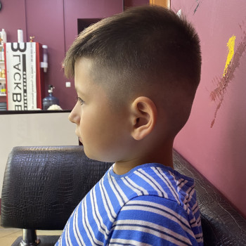 Дитячі стрижки/чубчики
                    Салон краси Blackberry Київ