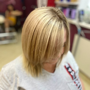 Складне або однотонне фарбування/висвітлення волосся/фарбування сивини
                    Салон красоты Blackberry Киев