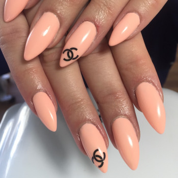 Услуги ногтевого сервиса - наращивание ногтей
                    Майстер манікюру Евгения Бориспіль