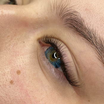 Наращивание ресниц в объёме 2D