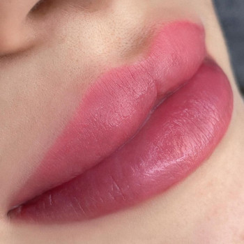 Перманентный макияж губ
                    Мастер перманентного макияжа Ксения Кобылянская Киев