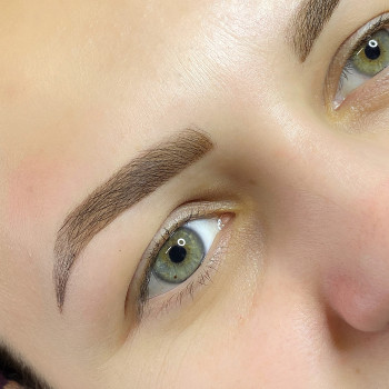 Окрашивание бровей хной