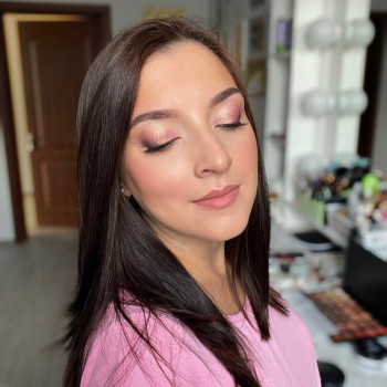 Весільний макіяж
                    Мастер перманентного макияжа Ирина Кропивницкий