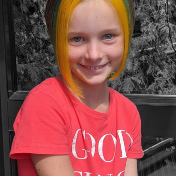 Яркие, цветные окрашивания
                    Перукар-універсал Ольга Київ