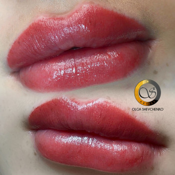 Акварельные губы