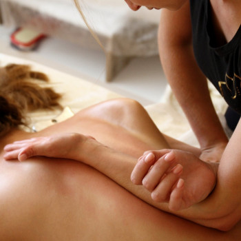 Lomi-Lomi massage
                    Массажный салон Bagua Николаев