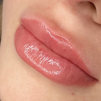 Перманентный макияж губ
                    Мастер перманентного макияжа Ирина Харьков