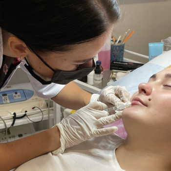 Збільшення губ
                    Салон красоты Шалена Краса Полтава