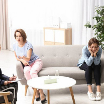 Психотерапевт, психолог, работа с девочкой-подростком и ее м