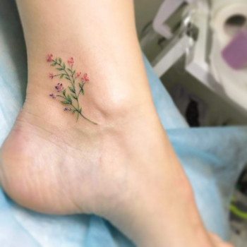 мініатюрна квітка тату