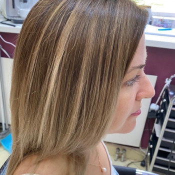 Складне або однотонне фарбування/висвітлення волосся/фарбування сивини
                    Салон красоты Blackberry Киев