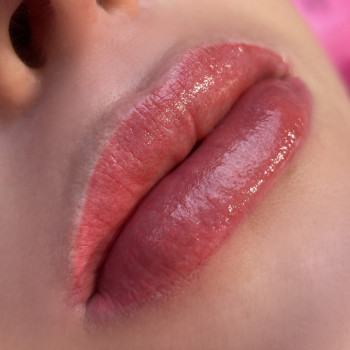 Перманентный макияж бровей, губ, межресничка, стрелка
                    Мастер перманентного макияжа Катерина Киев