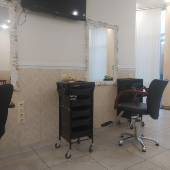 Робоче місце для Перукаря
                    Салон краси Імперія краси Кременчук