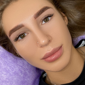 Наращивание ресниц 
Долговременная укладка бровей