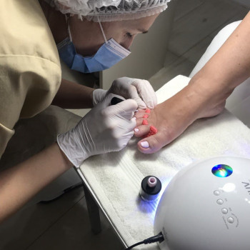 Педикюр + снятие + покрытие гель-лак Luxio. SPA -  уход Сlearance в подарок!
                    Салон краси I am Київ