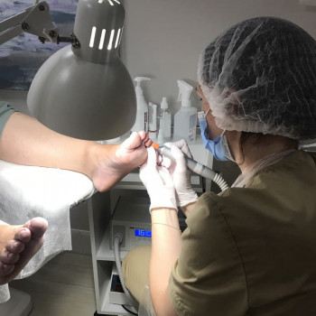 Педикюр + снятие + покрытие гель-лак Luxio. SPA -  уход Сlearance в подарок!
                    Салон краси I am Київ