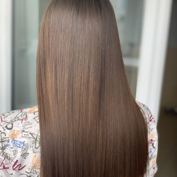 Кератиновое выпрямление волос