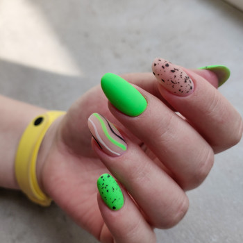 Корекція нарощених нігтів 600 грн +дизайн 650 грн