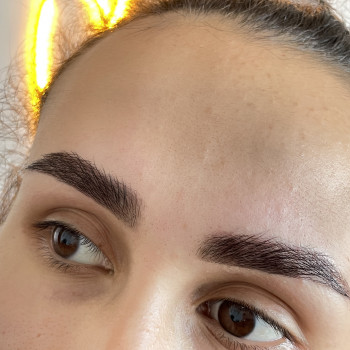 Коррекция и окрашивание бровей