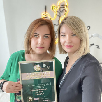 Фото с ученицей с базового курса по ламинированию бровей и р