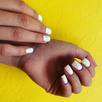 Білий манікюр на квадратні нігті перепелине яйце, фото - Майстер манікюру Мария Онда