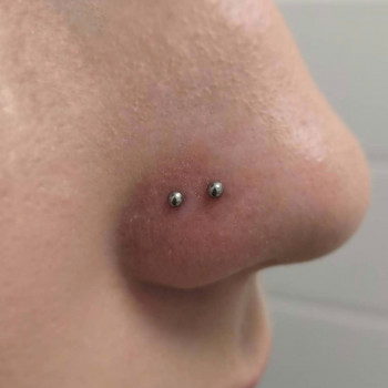 Пирсинг крыла носа