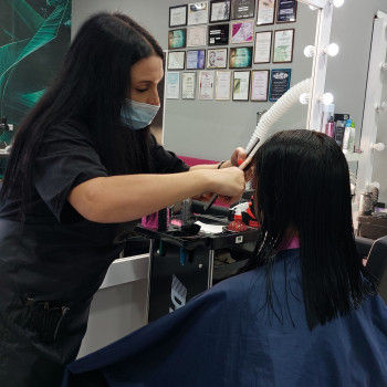 Стрижка женская, стрижки Александрия
                    Салон красоты LASH&BEAUTY STUDIO Александрия