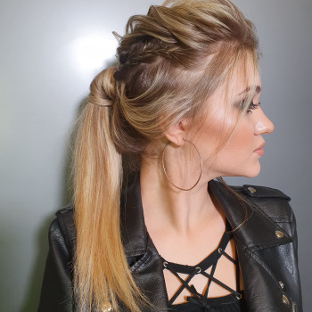 Собранная причёска (пучок, греческий хвост, ракушка)
                    Візажист Татьяна Харків