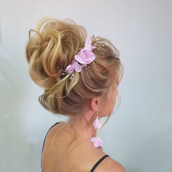 Собранная причёска (пучок, греческий хвост, ракушка)
                    Візажист Татьяна Харків