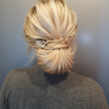 Собранная причёска (пучок, греческий хвост, ракушка)
                    Візажист Татьяна Харків