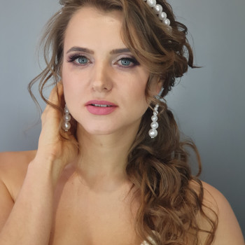 Собранная причёска (пучок, греческий хвост, ракушка)
                    Візажист Татьяна Харків