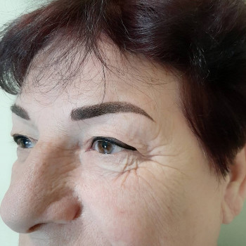 Пудровое напыление бровей