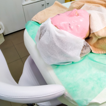 Масаж обличчя:
•мікрострумовий 
•класичний
•моделюючий
•по Ж