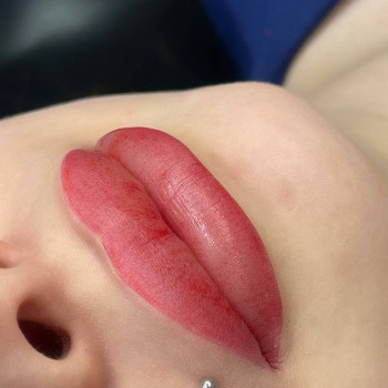 Перманентный макияж губ