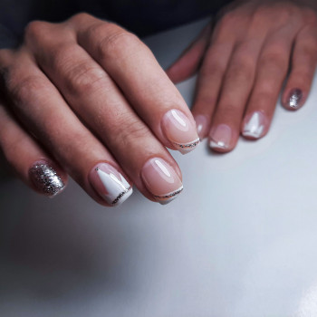 Французский маникюр с блестками серебром, фото - Мастер маникюра Анастасия Беленко