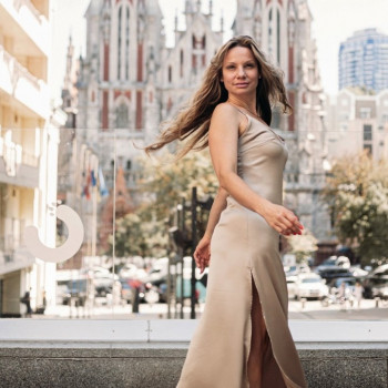 Фотосесія у кафе жіночна вулична, фото - Фотограф Наталя Відлога