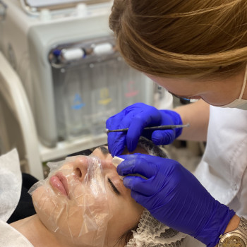 Чистка обличчя на косметиці Holy land