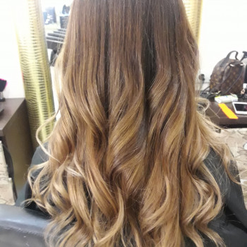 Окрашивание Омбре
                    Парикмахер-универсал Ангелина Мариуполь