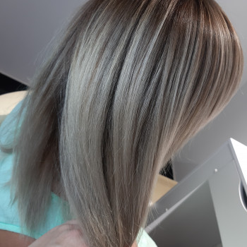 Окрашивание Омбре
                    Парикмахер-универсал Ангелина Мариуполь