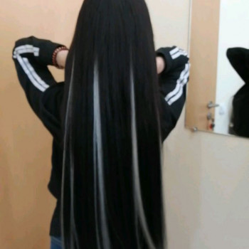 При желании добавим пряди любого цвета