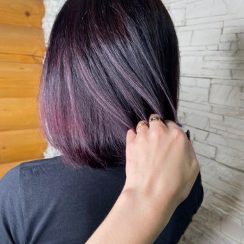 Женская стрижка баклажановый цвет волос окрашивание, фото - Салон красоты Fargo